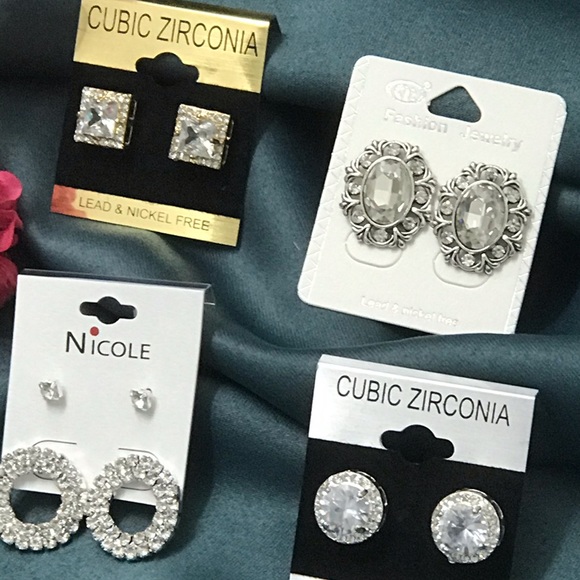 Jewelry - Lot of Superbly Sparkling Earrings!